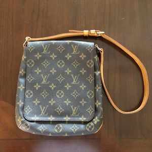 Louis Vuitton salsa musette short strap✨